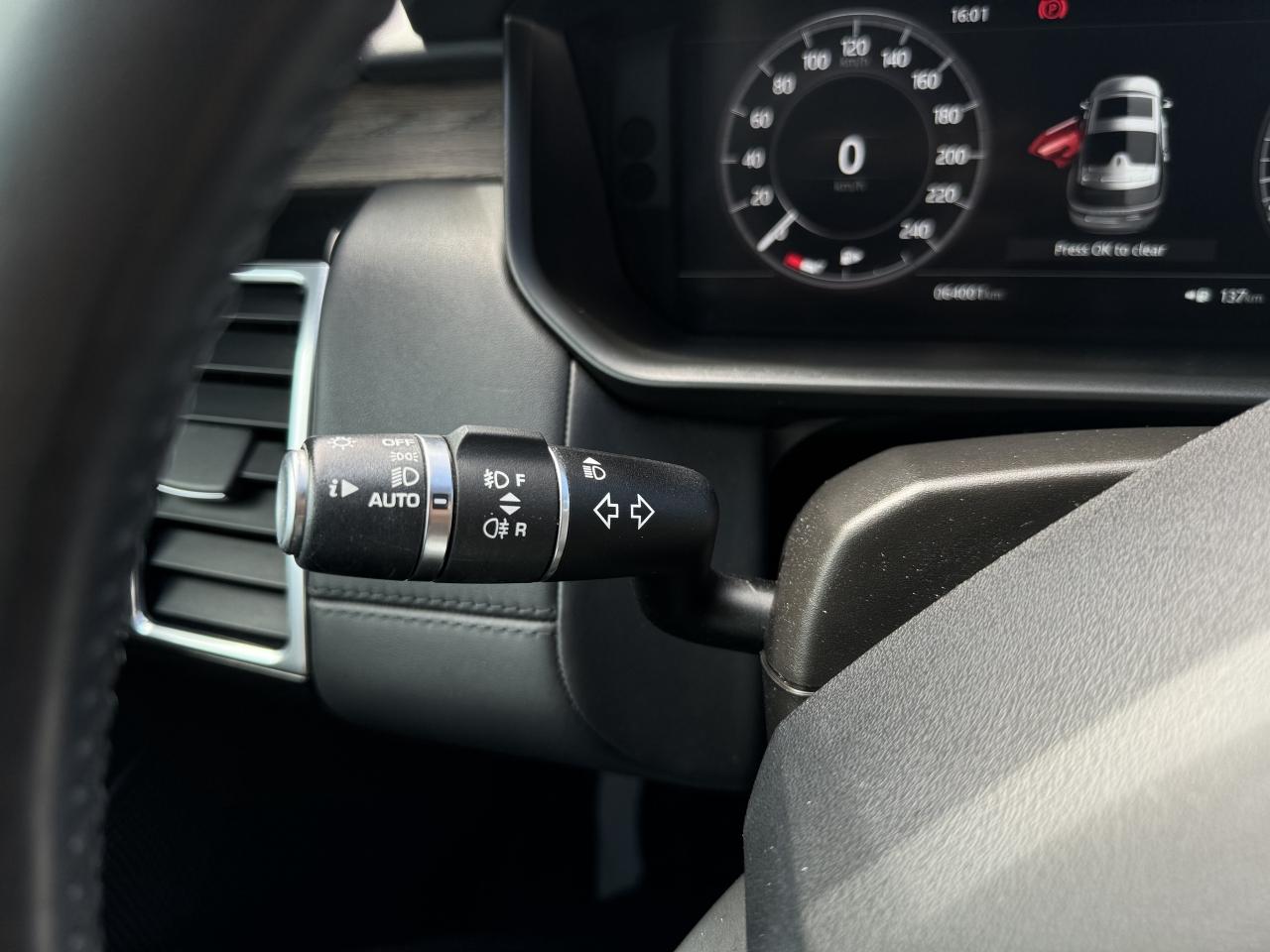 2019 Land Rover Discovery HSE Luxury 4WD / CleanCarfax! Photo