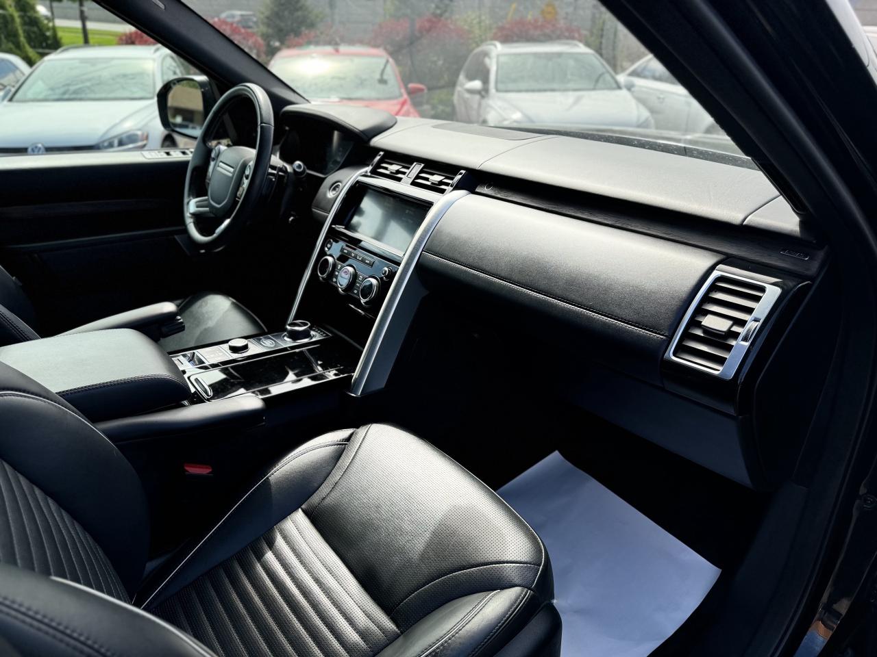 2019 Land Rover Discovery HSE Luxury 4WD / CleanCarfax! Photo