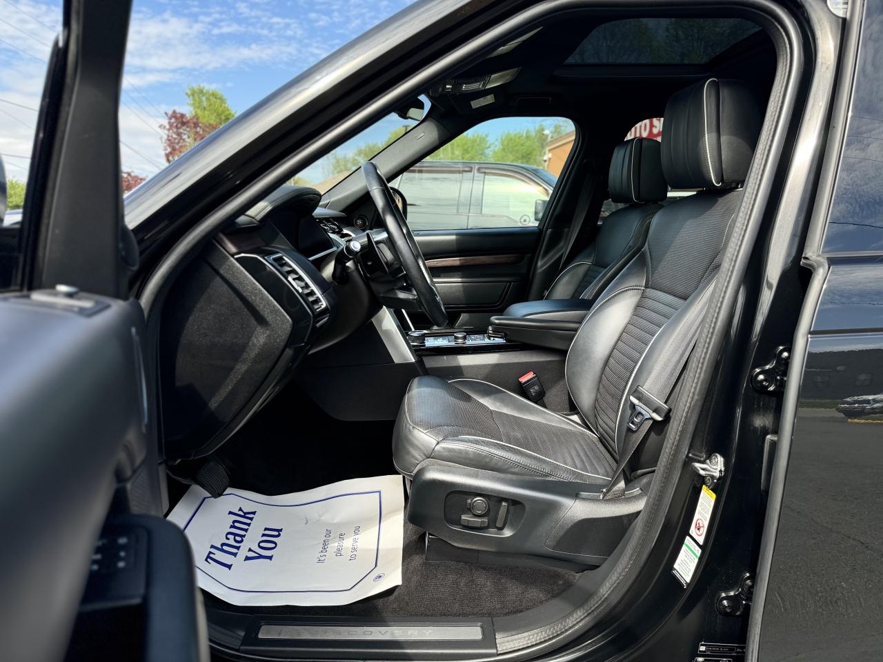 2019 Land Rover Discovery HSE Luxury 4WD / CleanCarfax! Photo