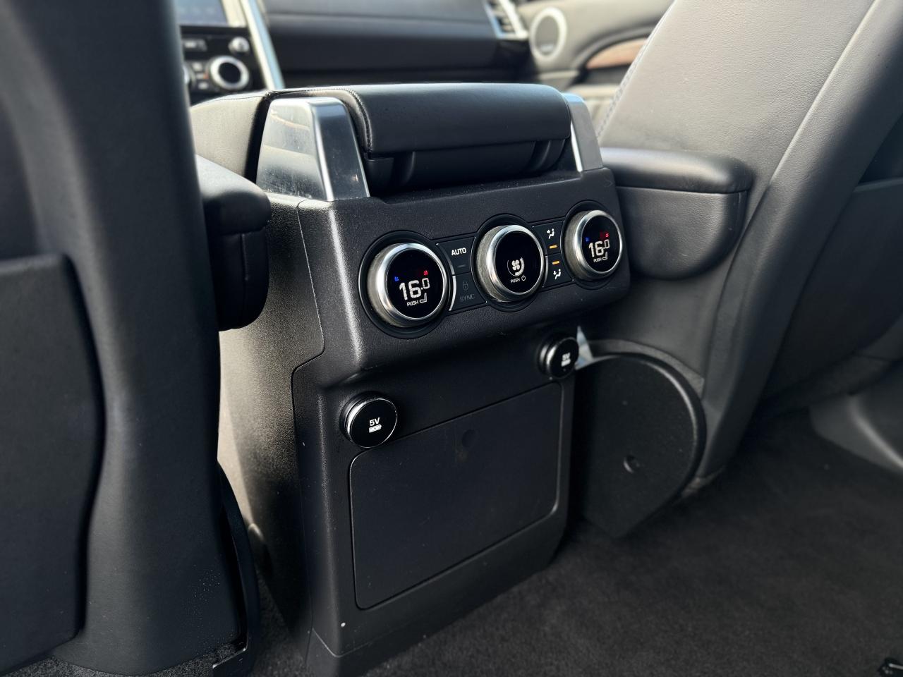 2019 Land Rover Discovery HSE Luxury 4WD / CleanCarfax! Photo