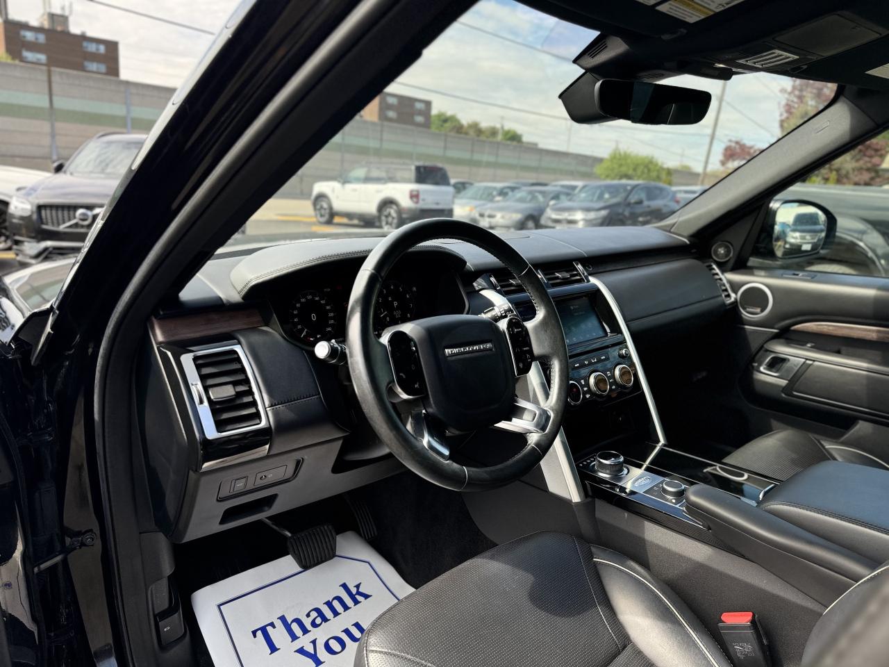 2019 Land Rover Discovery HSE Luxury 4WD / CleanCarfax! Photo