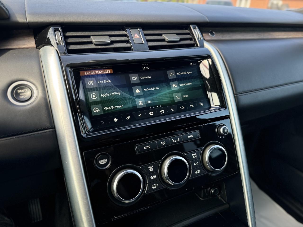 2019 Land Rover Discovery HSE Luxury 4WD / CleanCarfax! Photo