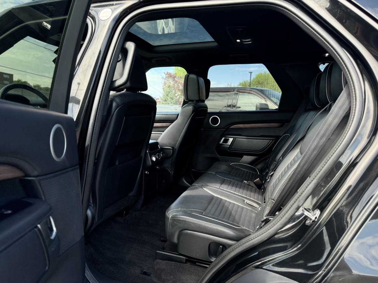 2019 Land Rover Discovery HSE Luxury 4WD / CleanCarfax! Photo