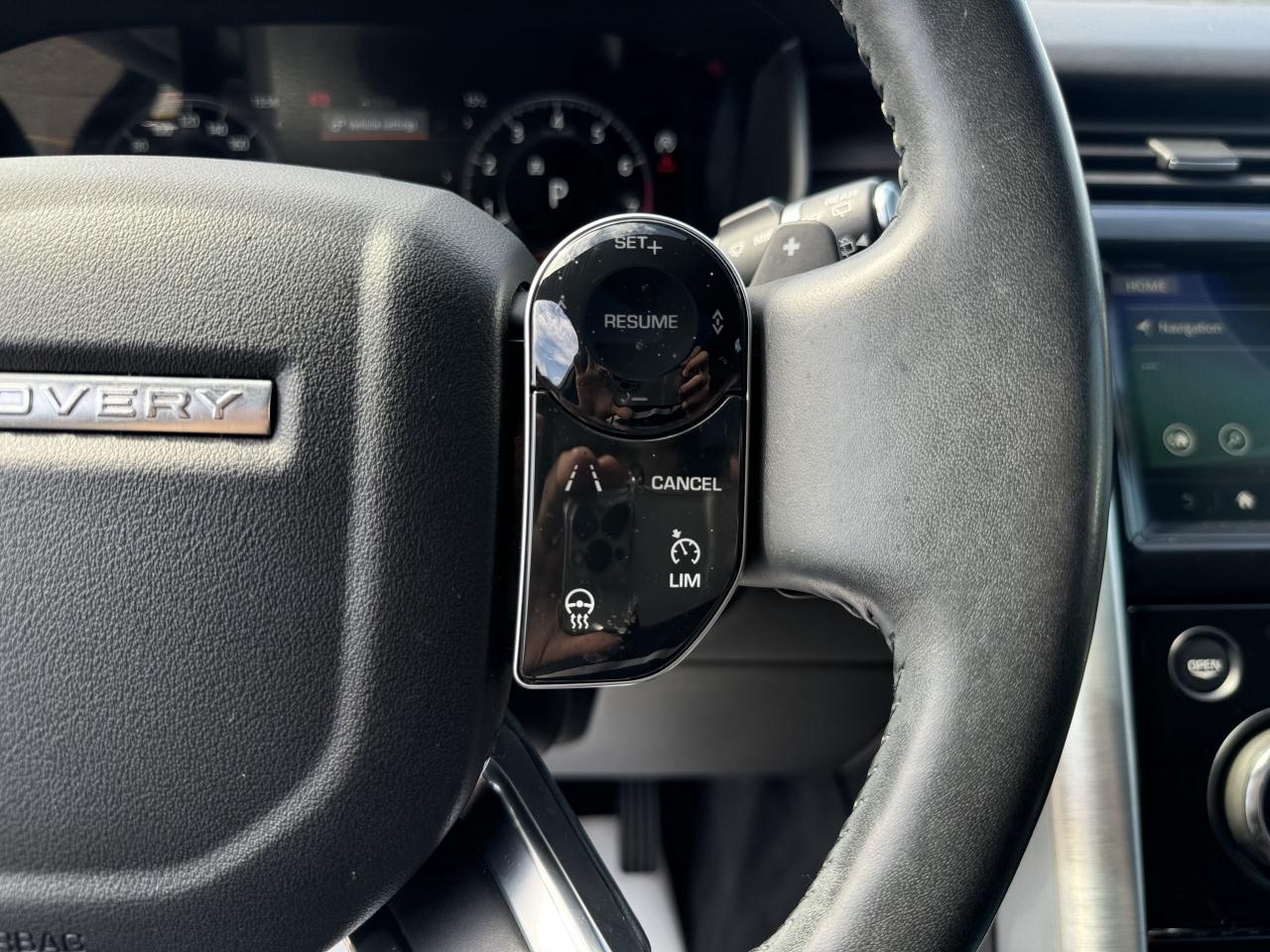 2019 Land Rover Discovery HSE Luxury 4WD / CleanCarfax! Photo