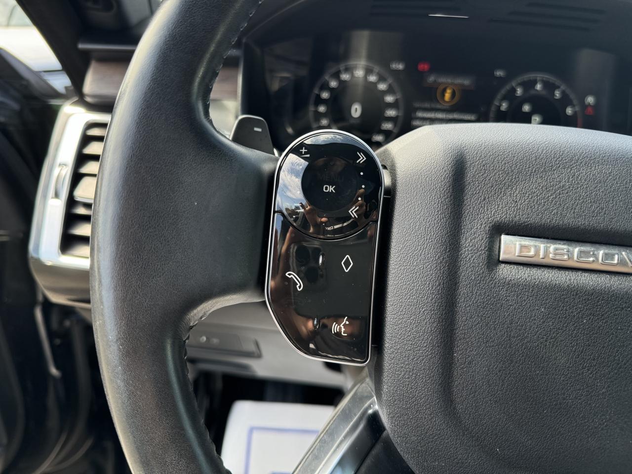 2019 Land Rover Discovery HSE Luxury 4WD / CleanCarfax! Photo