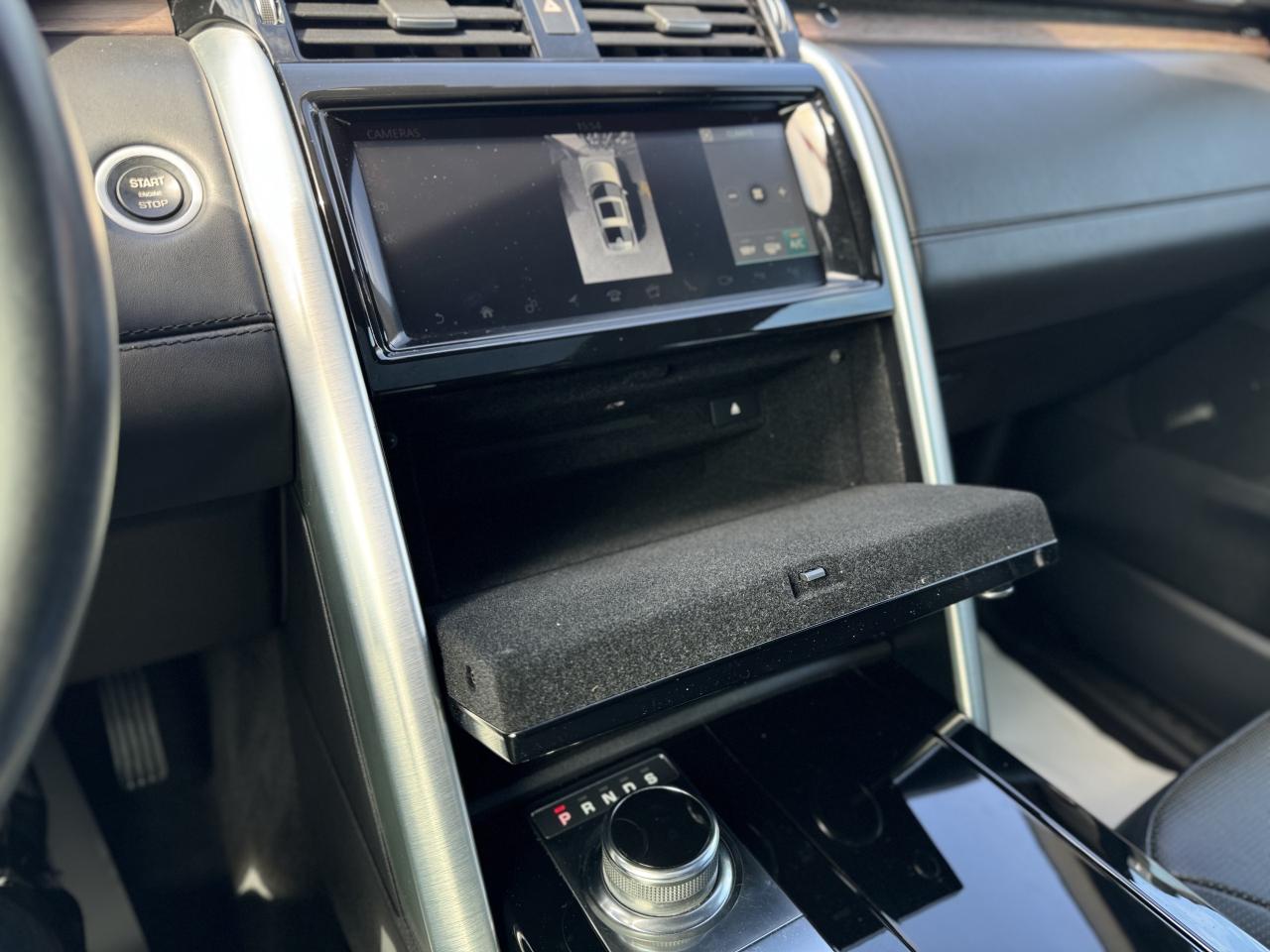 2019 Land Rover Discovery HSE Luxury 4WD / CleanCarfax! Photo