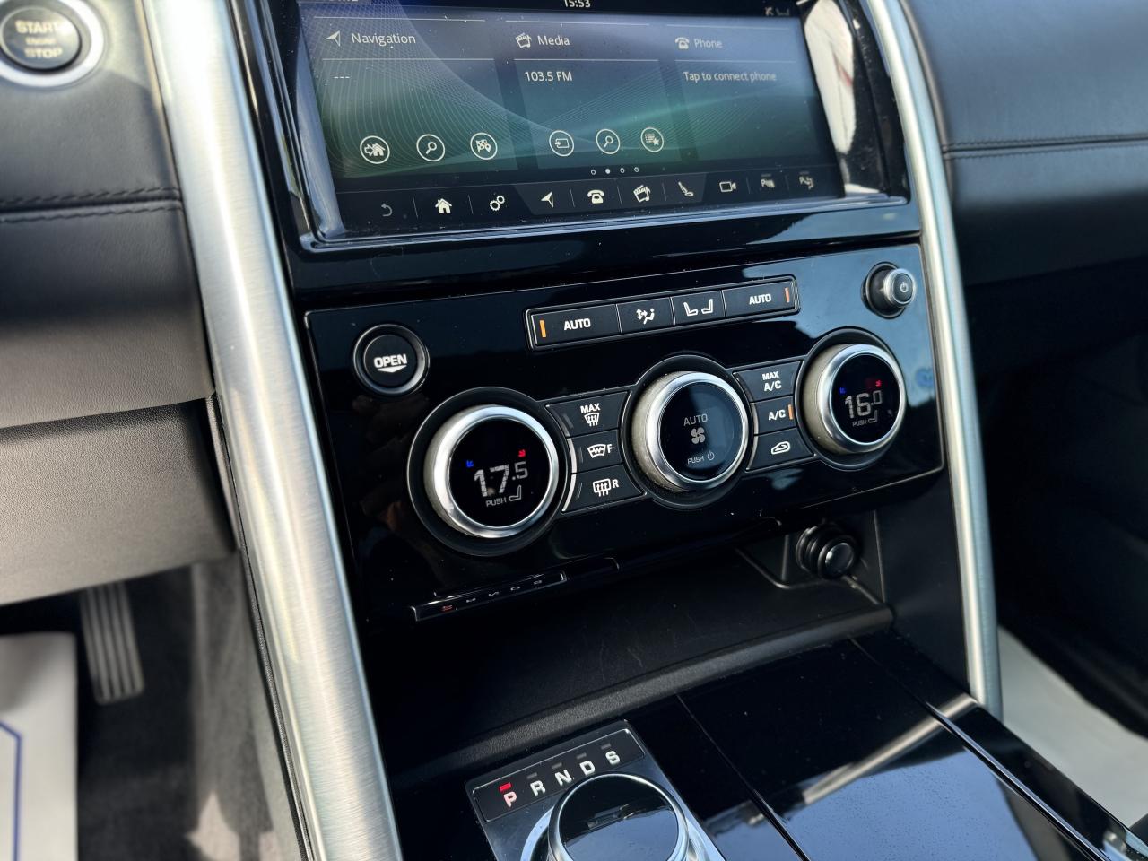 2019 Land Rover Discovery HSE Luxury 4WD / CleanCarfax! Photo