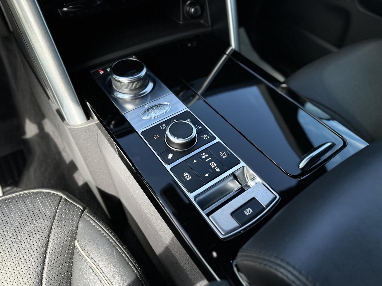 2019 Land Rover Discovery HSE Luxury 4WD / CleanCarfax! Photo