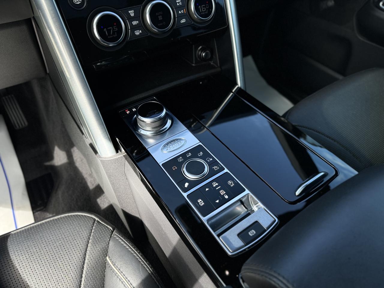 2019 Land Rover Discovery HSE Luxury 4WD / CleanCarfax! Photo