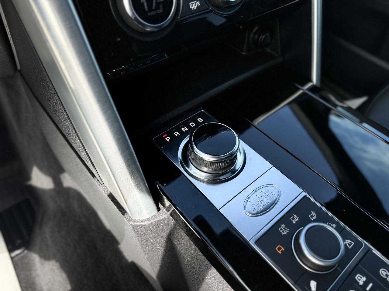 2019 Land Rover Discovery HSE Luxury 4WD / CleanCarfax! Photo