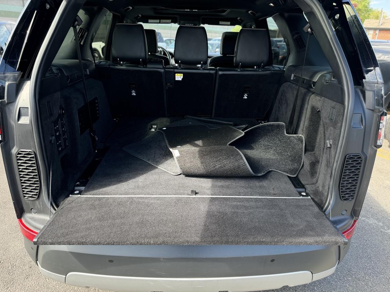 2019 Land Rover Discovery HSE Luxury 4WD / CleanCarfax! Photo