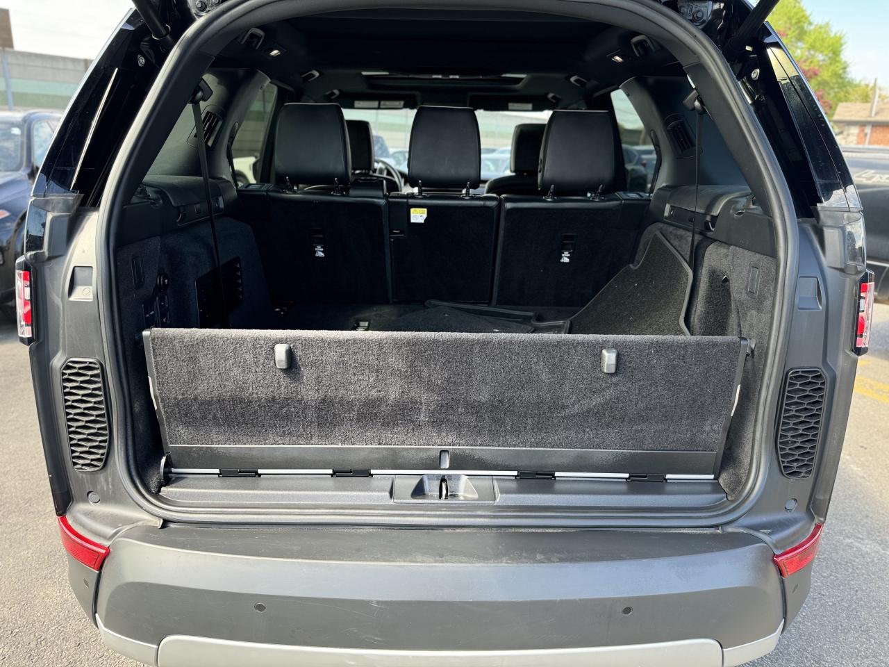 2019 Land Rover Discovery HSE Luxury 4WD / CleanCarfax! Photo