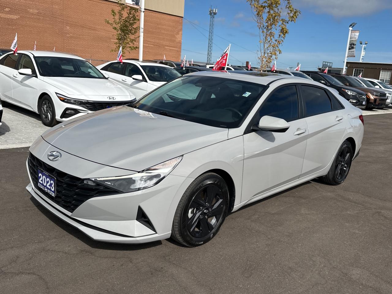 2023 Hyundai Elantra Preferred IVT w-Tech Pkg   Starting from 4.49% OAC Photo2