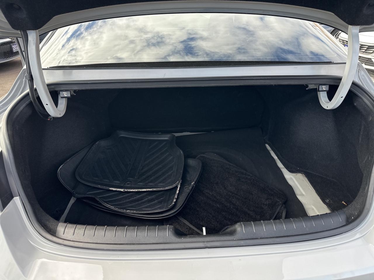 2023 Hyundai Elantra Preferred IVT w-Tech Pkg   Starting from 4.49% OAC Photo