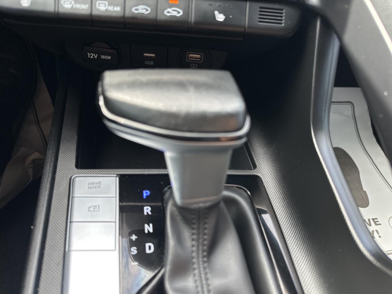 2023 Hyundai Elantra Preferred IVT w-Tech Pkg   Starting from 4.49% OAC Photo