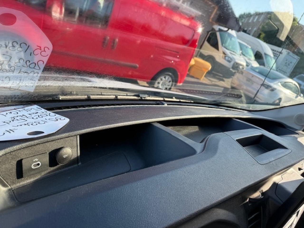 2023 Ford Transit Cargo Van 31,000 Kms from new. Mid roof transit Photo4