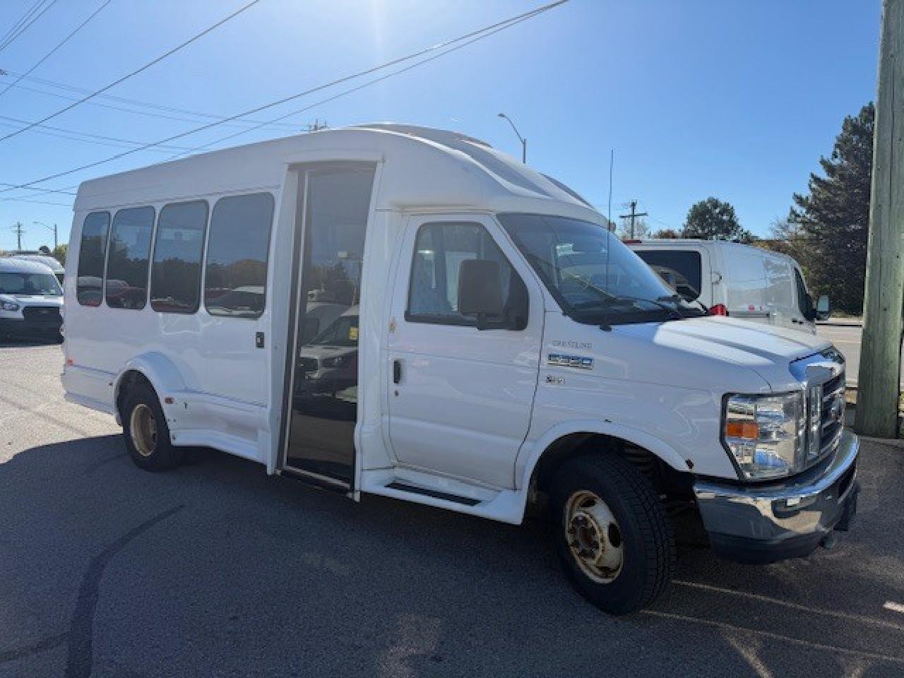 2015 Ford E-350 15 passenger Photo0