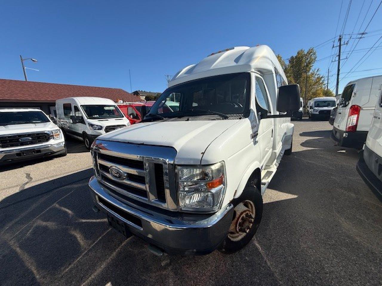 2015 Ford E-350 15 passenger Photo4