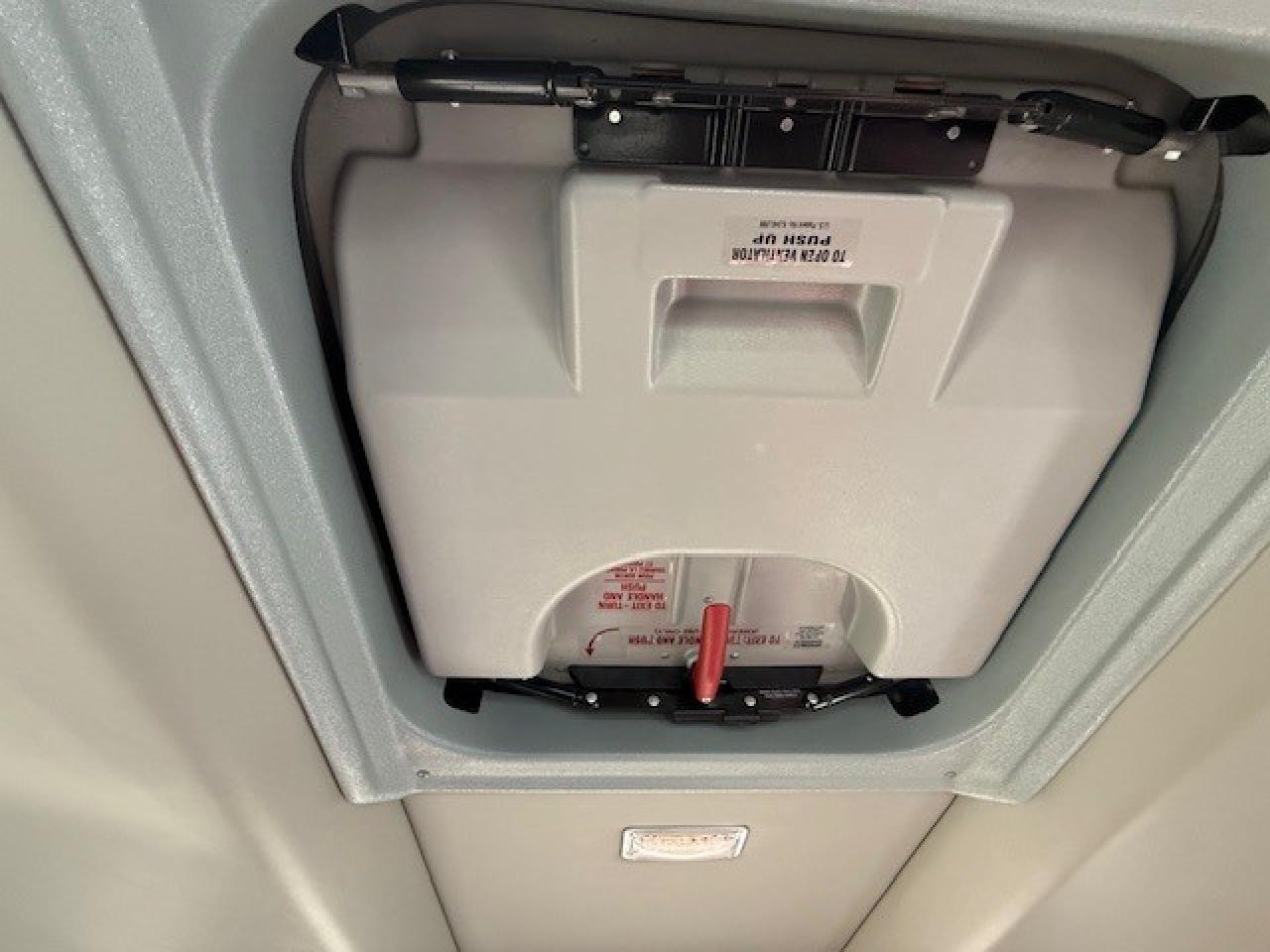 2015 Ford E-350 15 passenger Photo