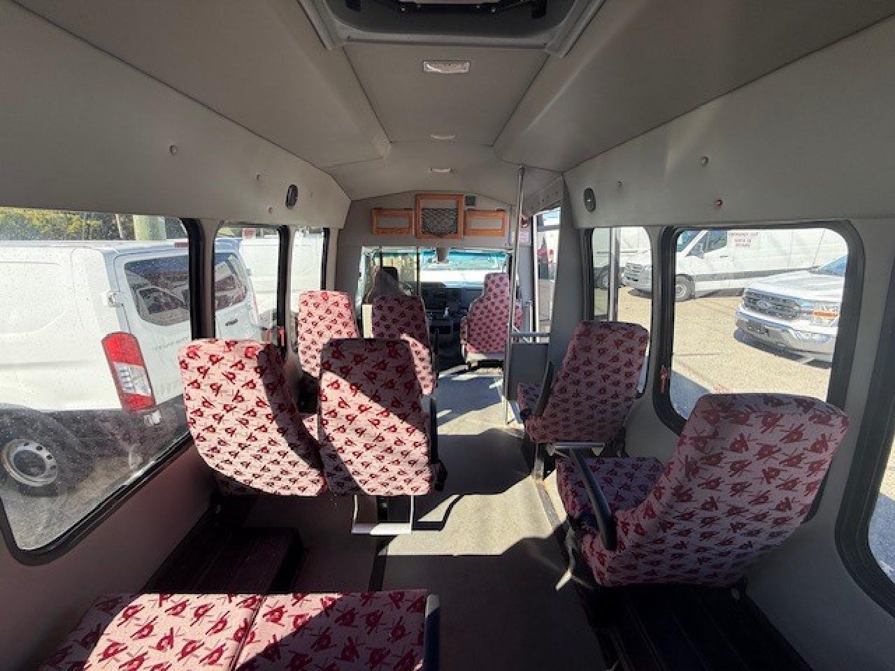 2015 Ford E-350 15 passenger Photo