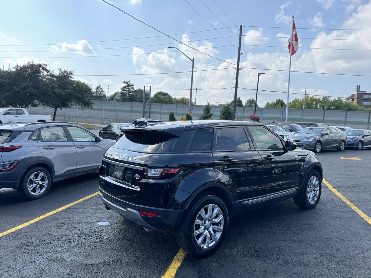 2018 Land Rover Range Rover Evoque MOONROOF! / LOW KMS Photo