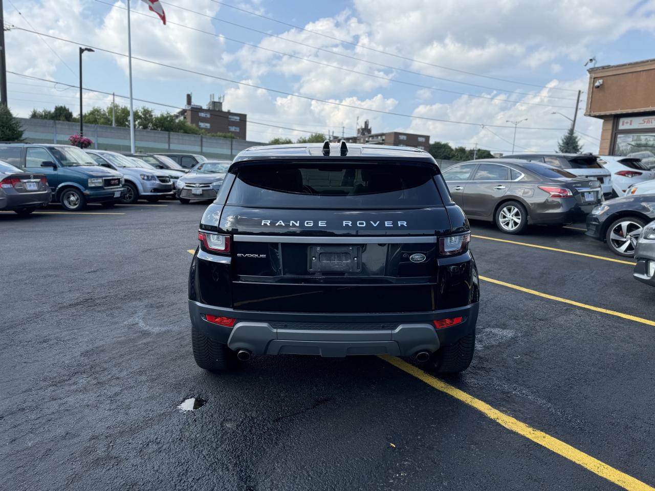 2018 Land Rover Range Rover Evoque MOONROOF! / LOW KMS Photo