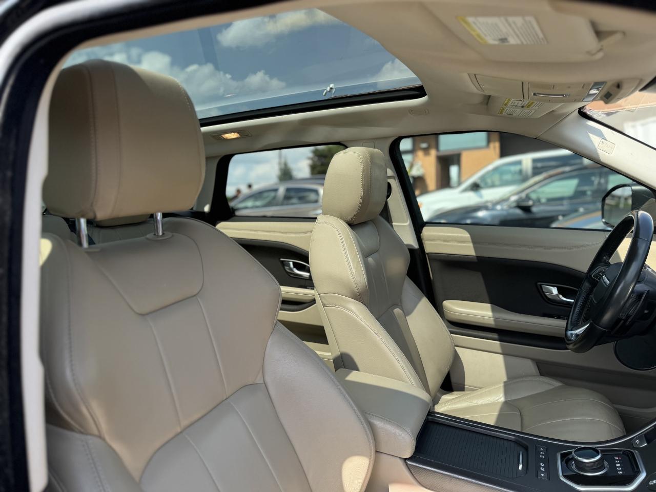 2018 Land Rover Range Rover Evoque MOONROOF! / LOW KMS Photo