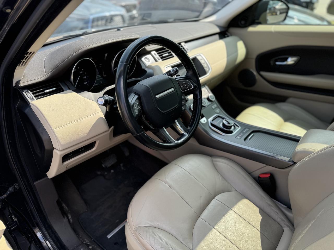 2018 Land Rover Range Rover Evoque MOONROOF! / LOW KMS Photo