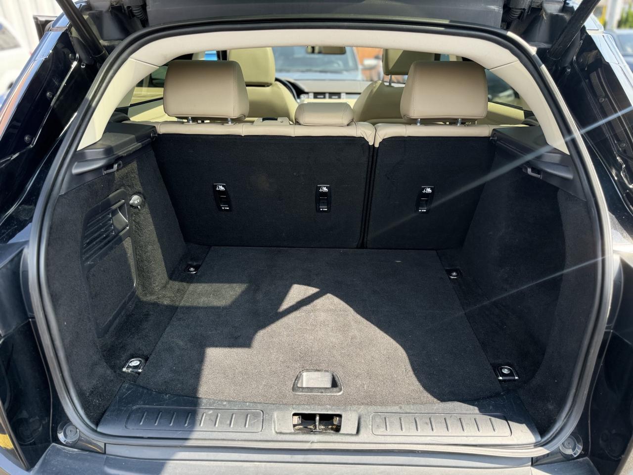 2018 Land Rover Range Rover Evoque MOONROOF! / LOW KMS Photo