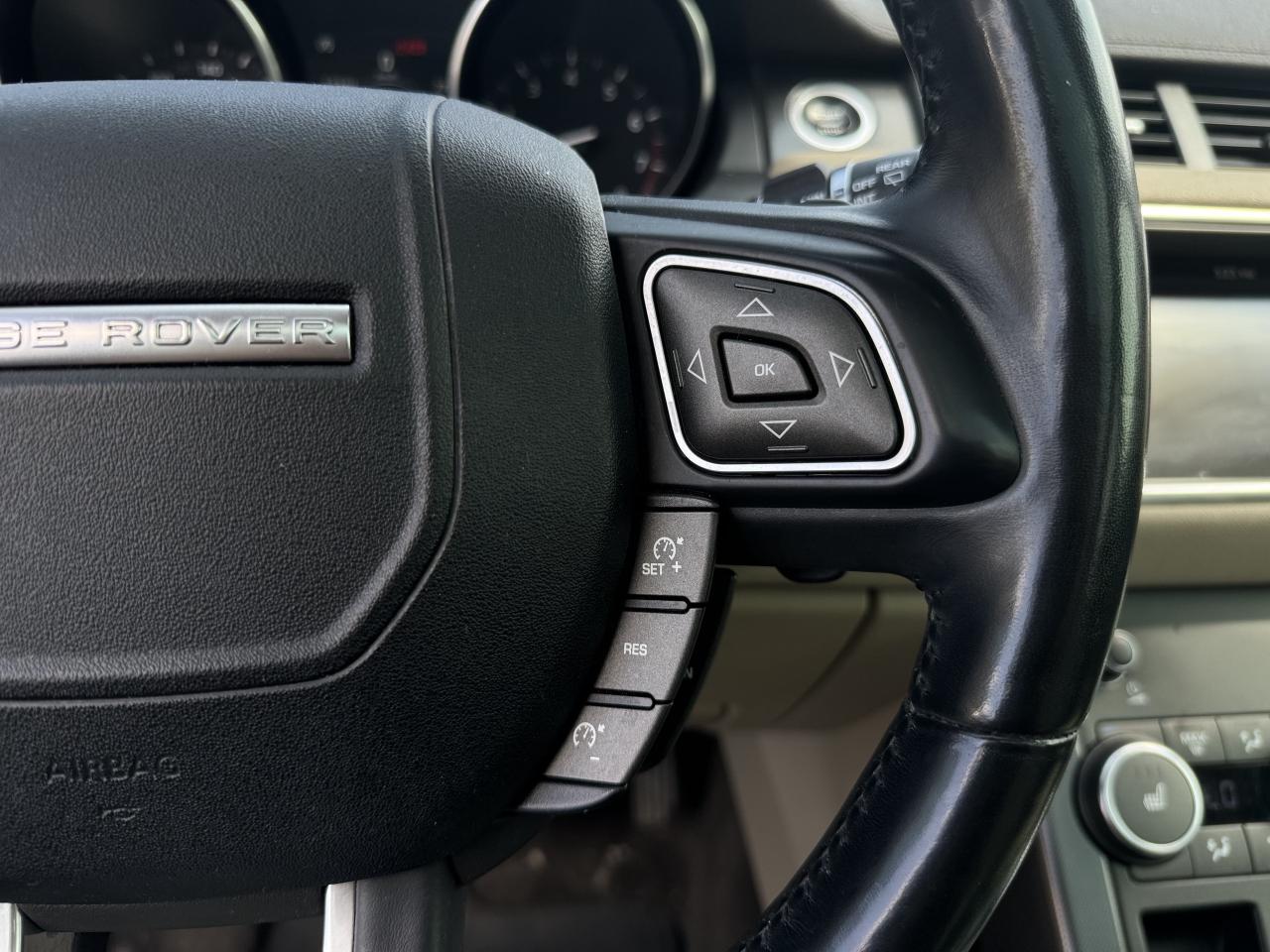 2018 Land Rover Range Rover Evoque MOONROOF! / LOW KMS Photo