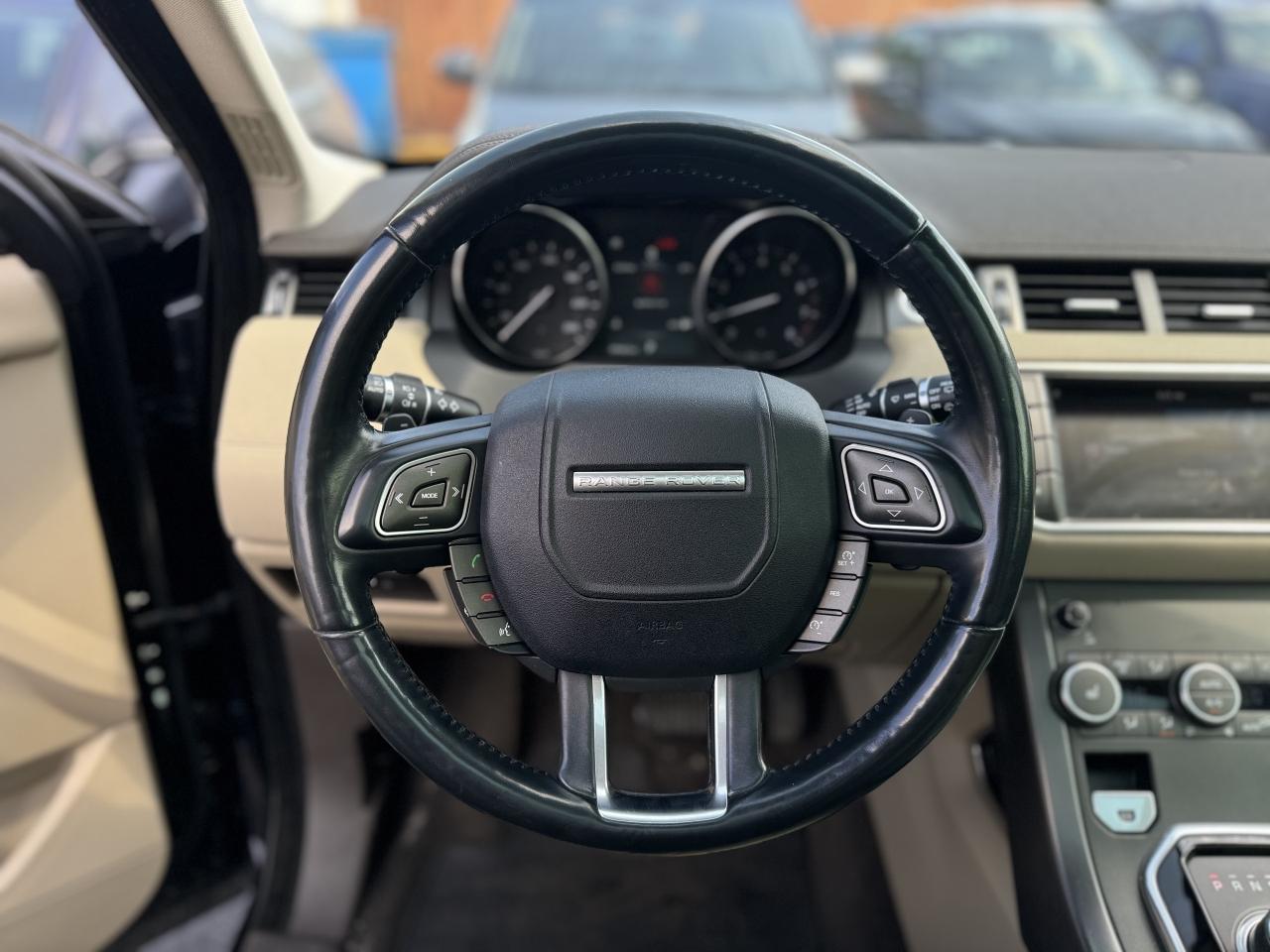 2018 Land Rover Range Rover Evoque MOONROOF! / LOW KMS Photo