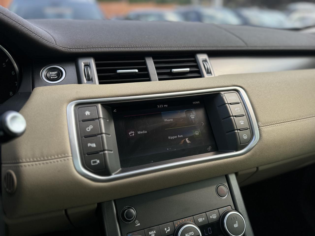 2018 Land Rover Range Rover Evoque MOONROOF! / LOW KMS Photo