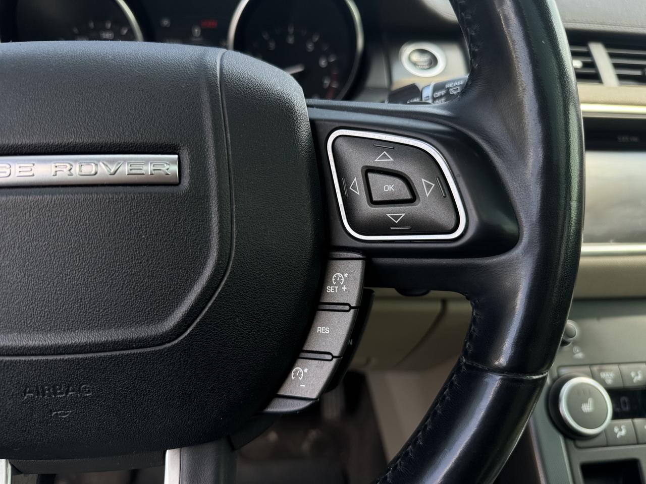 2018 Land Rover Range Rover Evoque MOONROOF! / LOW KMS Photo