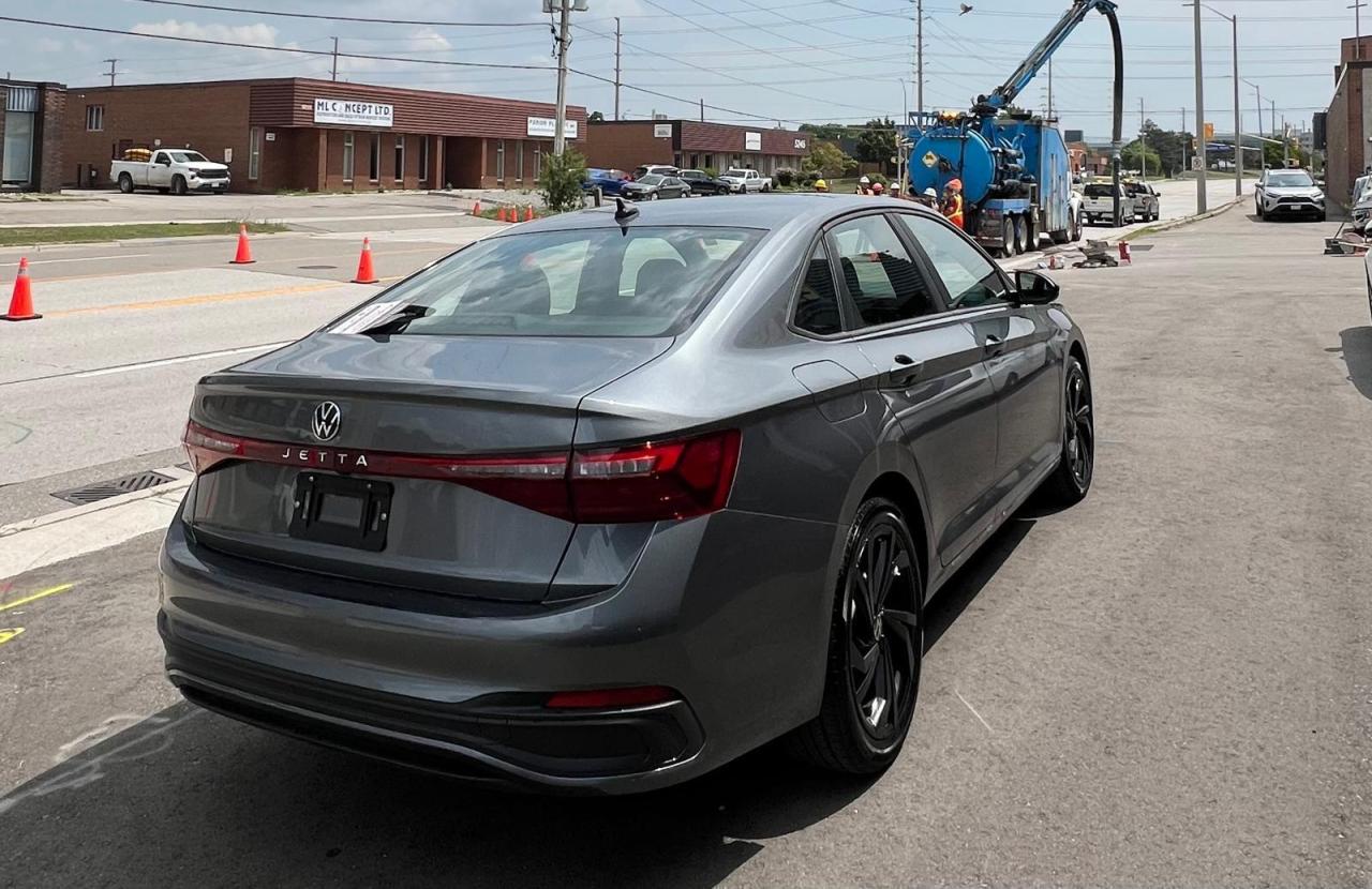 2025 Volkswagen Jetta FWD, BACK CAMERA,APPLE CARPLAY, BLIND SPOT MONITOR Photo3