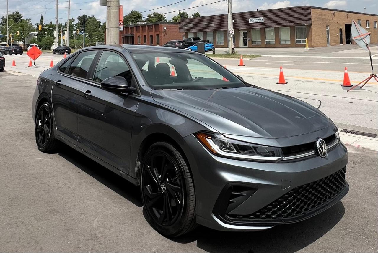 2025 Volkswagen Jetta FWD, BACK CAMERA,APPLE CARPLAY, BLIND SPOT MONITOR Photo