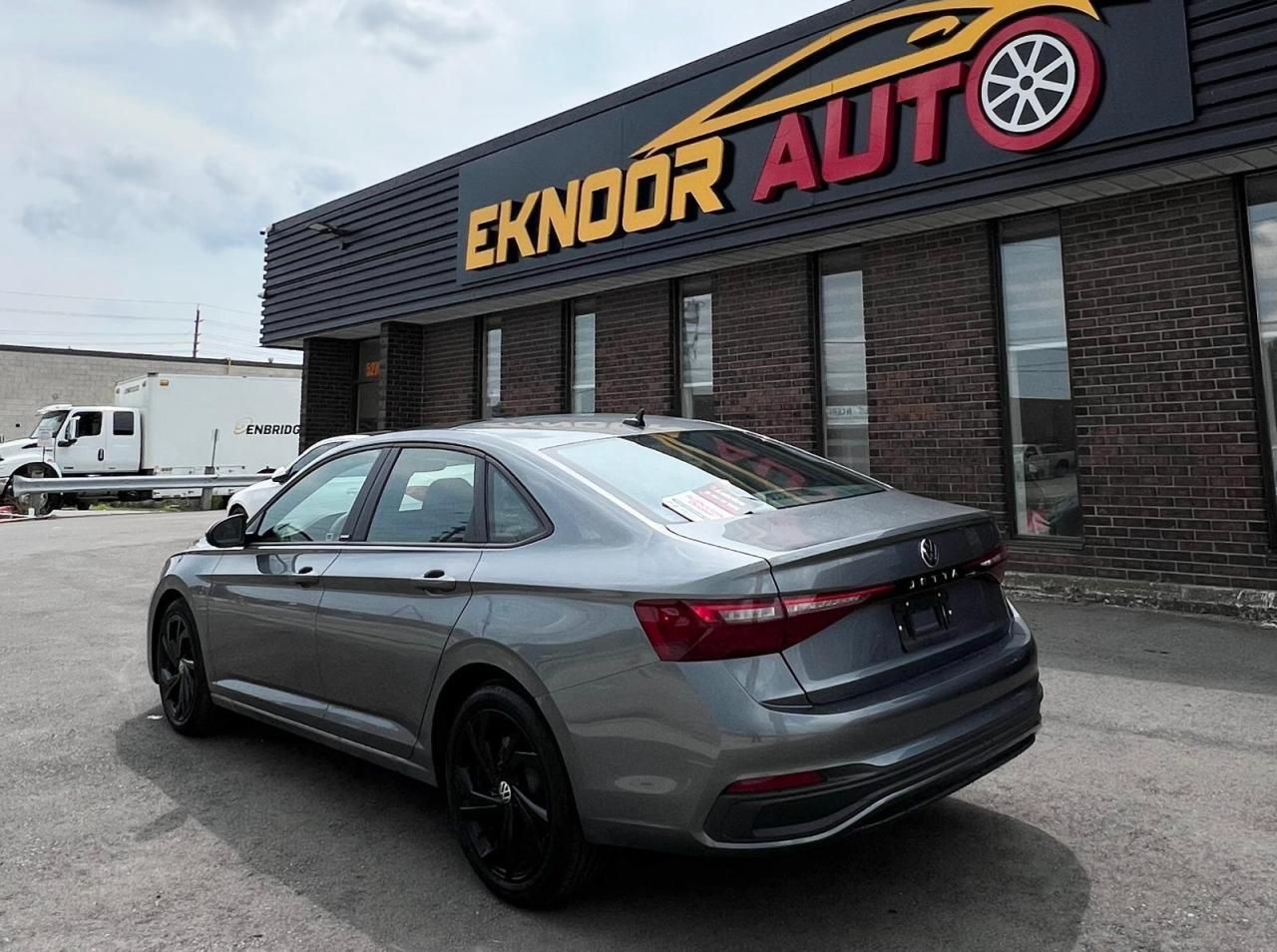 2025 Volkswagen Jetta FWD, BACK CAMERA,APPLE CARPLAY, BLIND SPOT MONITOR Photo