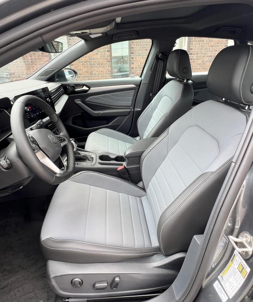 2025 Volkswagen Jetta FWD, BACK CAMERA,APPLE CARPLAY, BLIND SPOT MONITOR Photo