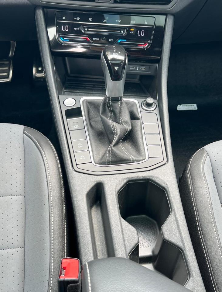 2025 Volkswagen Jetta FWD, BACK CAMERA,APPLE CARPLAY, BLIND SPOT MONITOR Photo