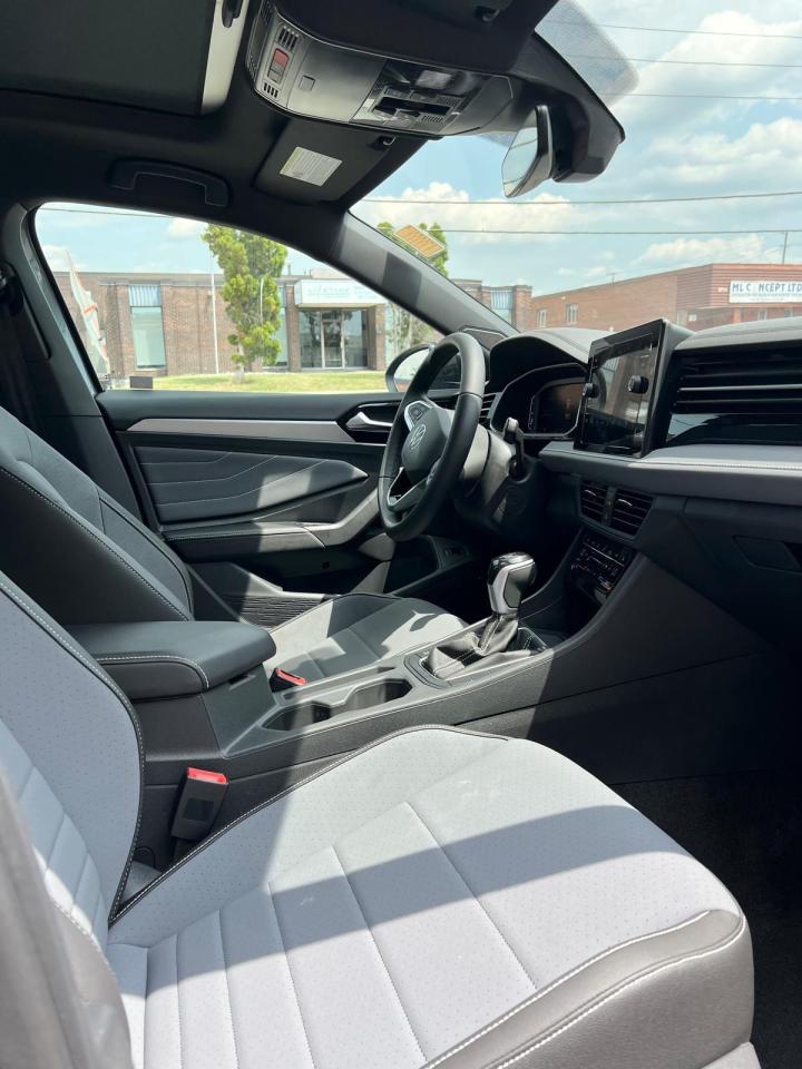 2025 Volkswagen Jetta FWD, BACK CAMERA,APPLE CARPLAY, BLIND SPOT MONITOR Photo