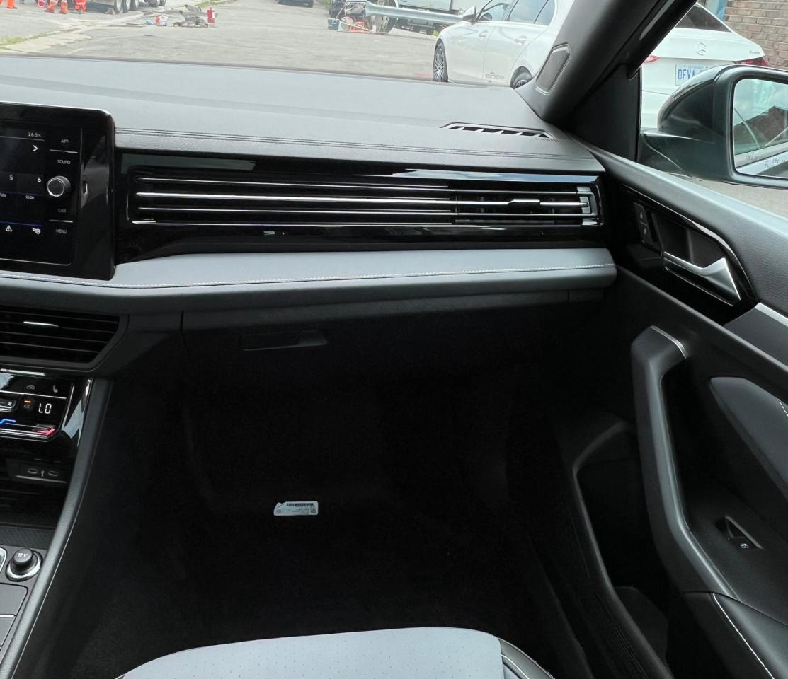 2025 Volkswagen Jetta FWD, BACK CAMERA,APPLE CARPLAY, BLIND SPOT MONITOR Photo