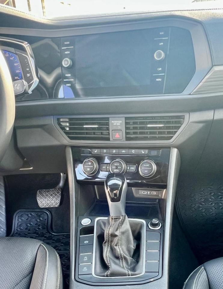 2024 Volkswagen Jetta HIGHLINE, FWD, SUNROOF, BACK CAMERA, LEATHER SEATS Photo