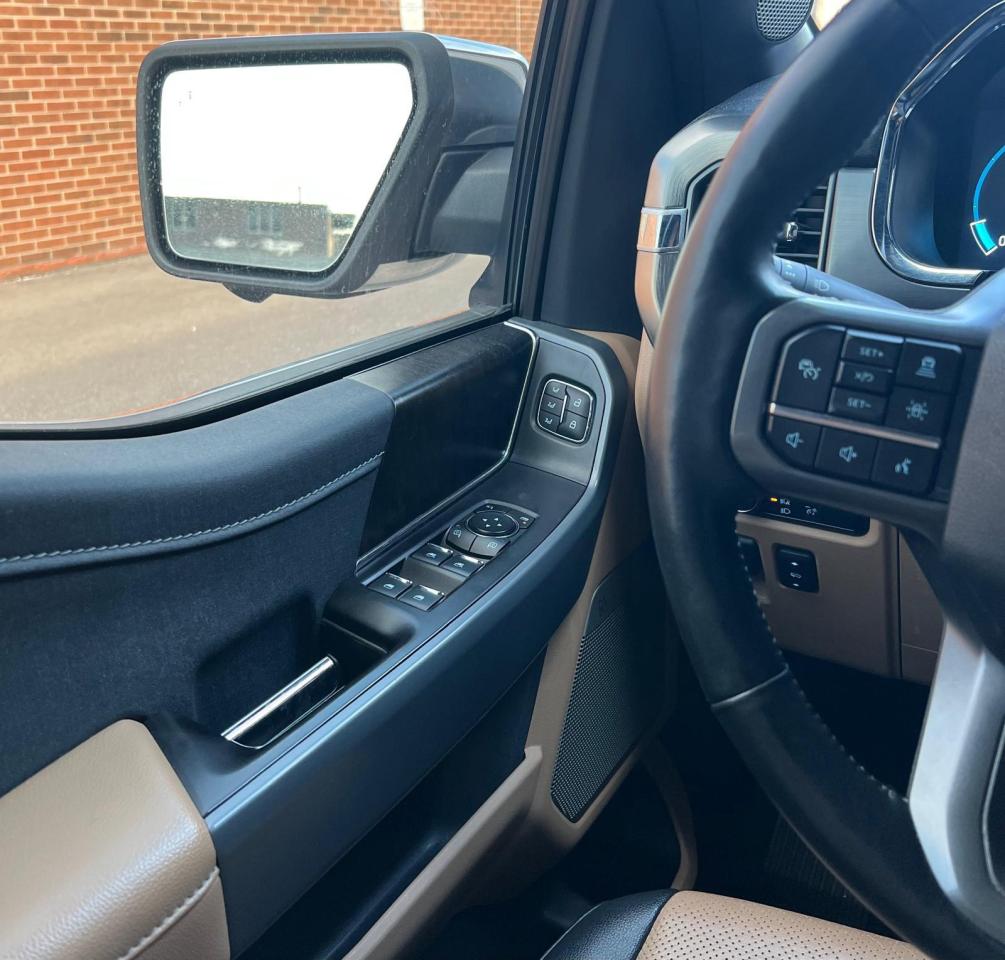 2022 Ford F-150 LARIAT 4WD SUPERCREW 5.5' BOX, NAVI, PANO ROOF Photo