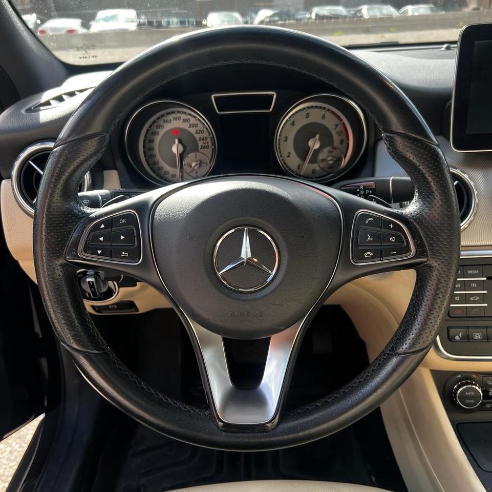 2017 Mercedes-Benz GLA 4MATIC, NAVI, PANO ROOF, CAMERA, HEATED SEATS Photo