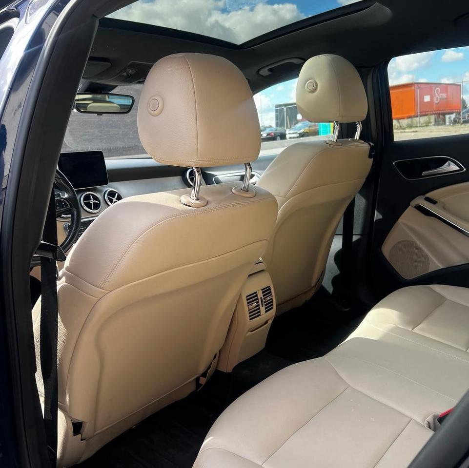 2017 Mercedes-Benz GLA 4MATIC, NAVI, PANO ROOF, CAMERA, HEATED SEATS Photo