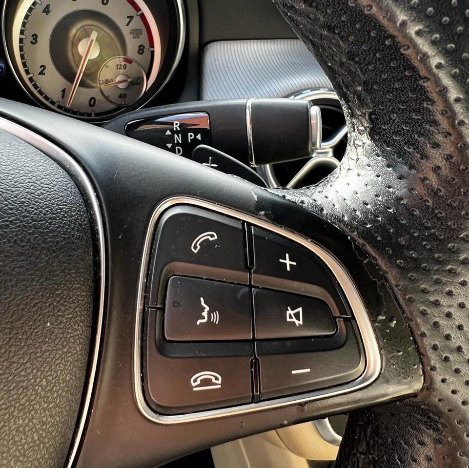 2017 Mercedes-Benz GLA 4MATIC, NAVI, PANO ROOF, CAMERA, HEATED SEATS Photo