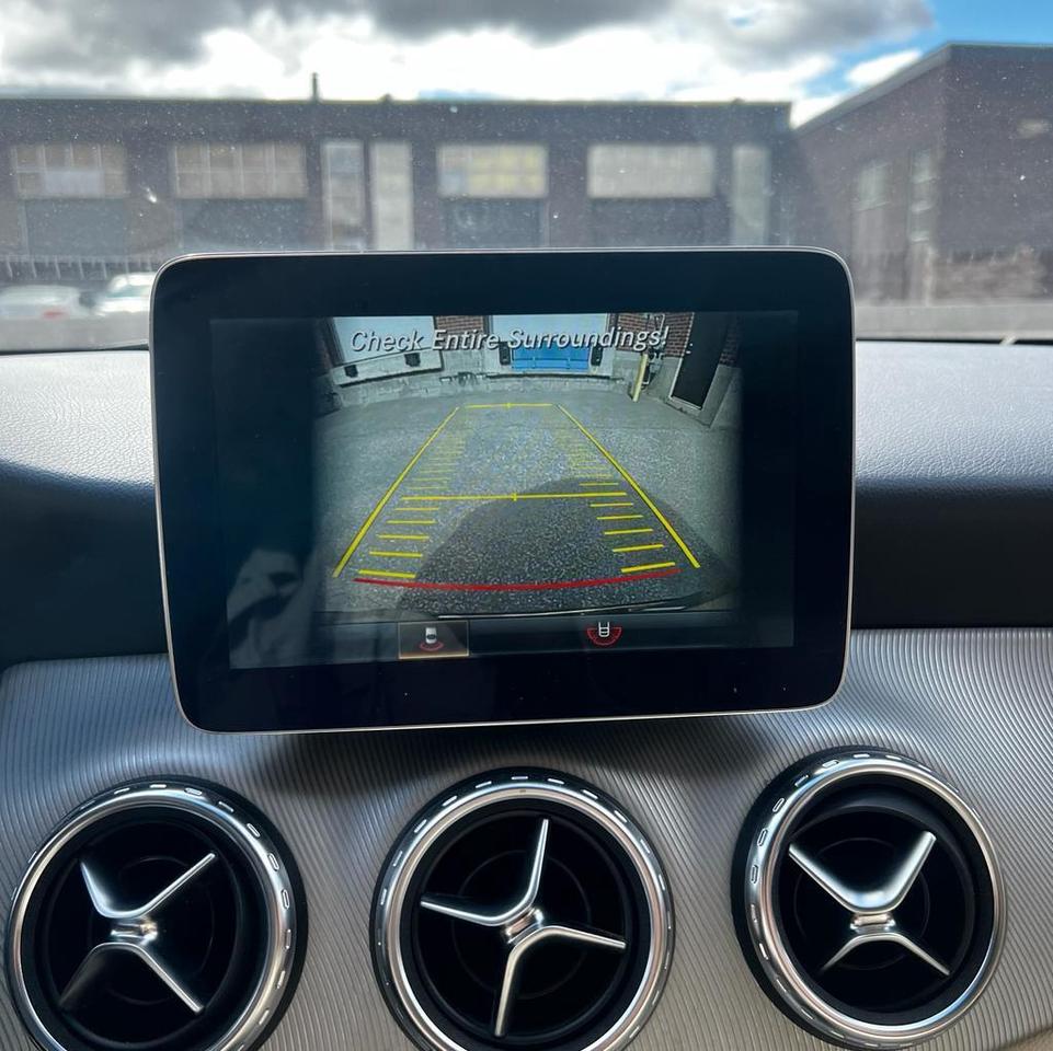 2017 Mercedes-Benz GLA 4MATIC, NAVI, PANO ROOF, CAMERA, HEATED SEATS Photo