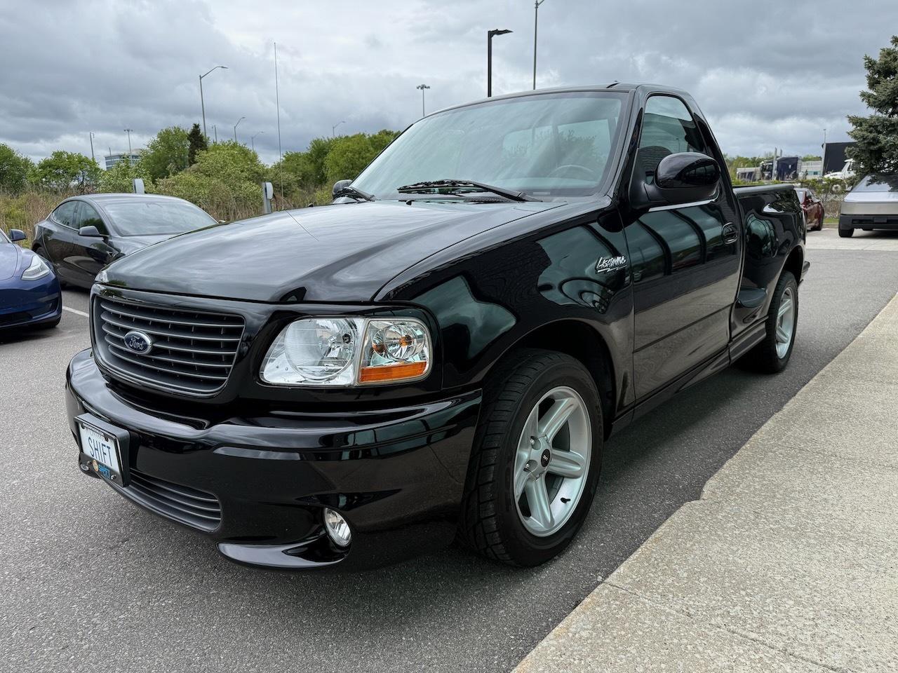 2004 Ford F-150 Flareside SVT  Lightning Photo
