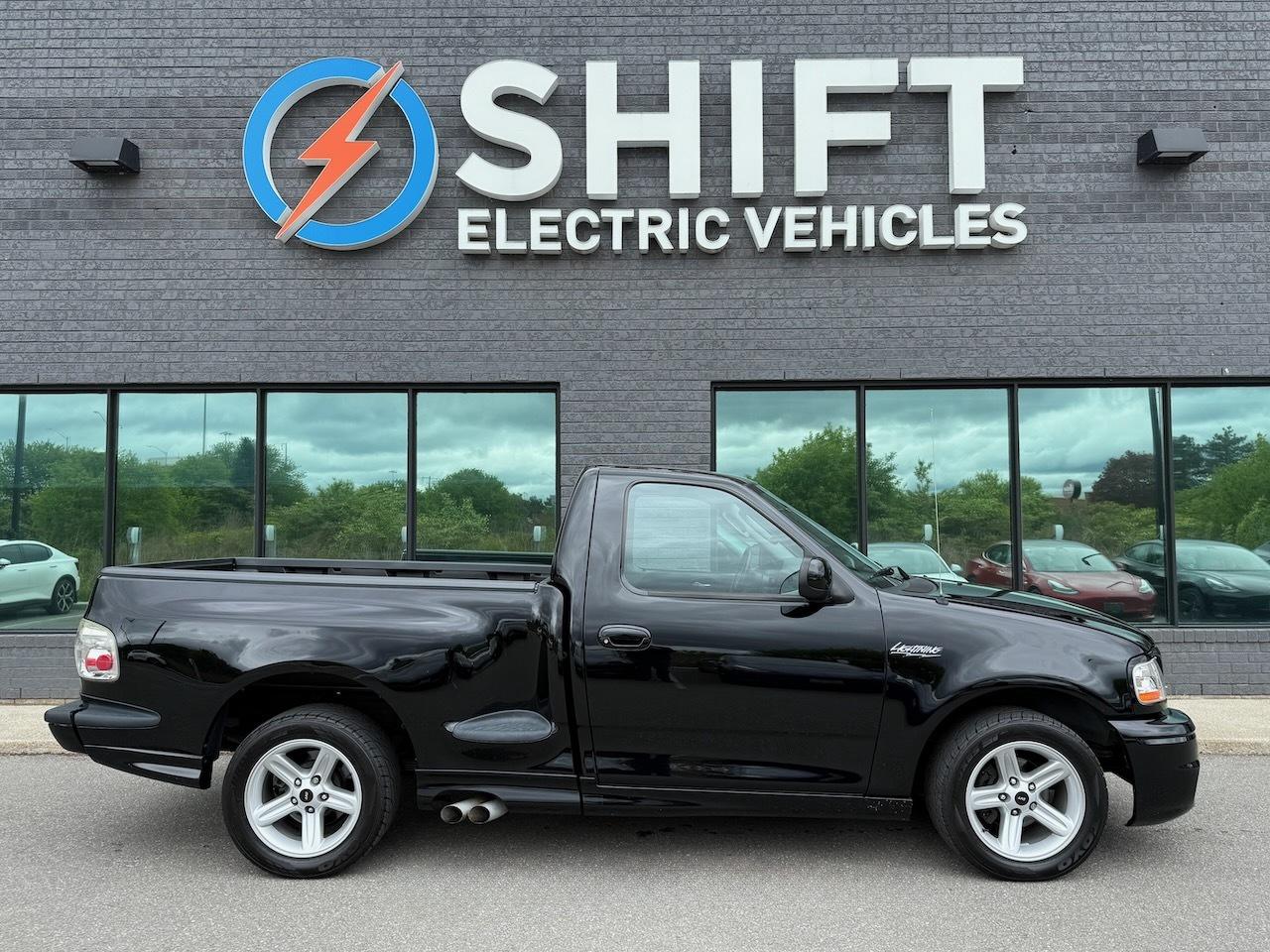 2004 Ford F-150 Flareside SVT  Lightning Photo