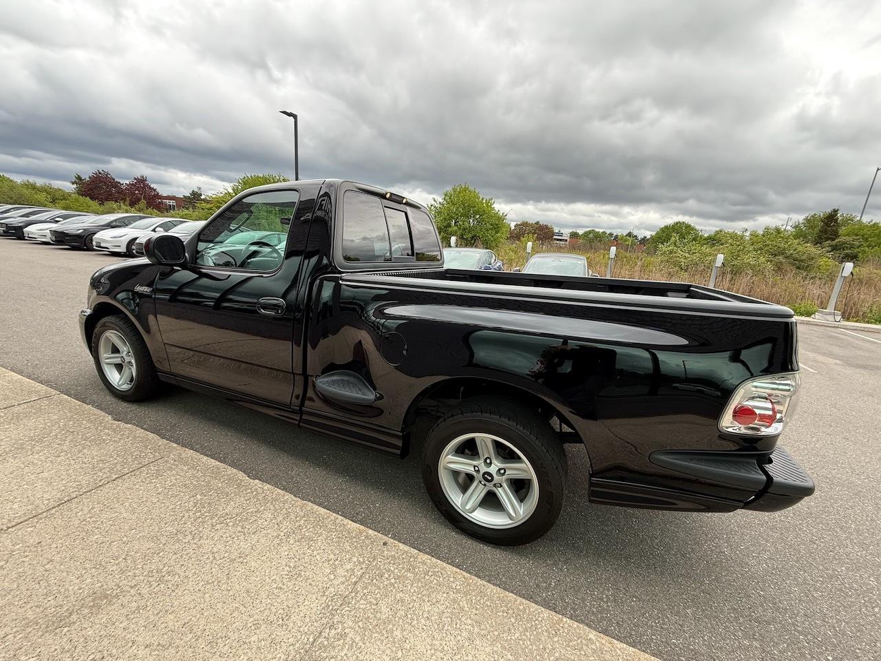 2004 Ford F-150 Flareside SVT  Lightning Photo