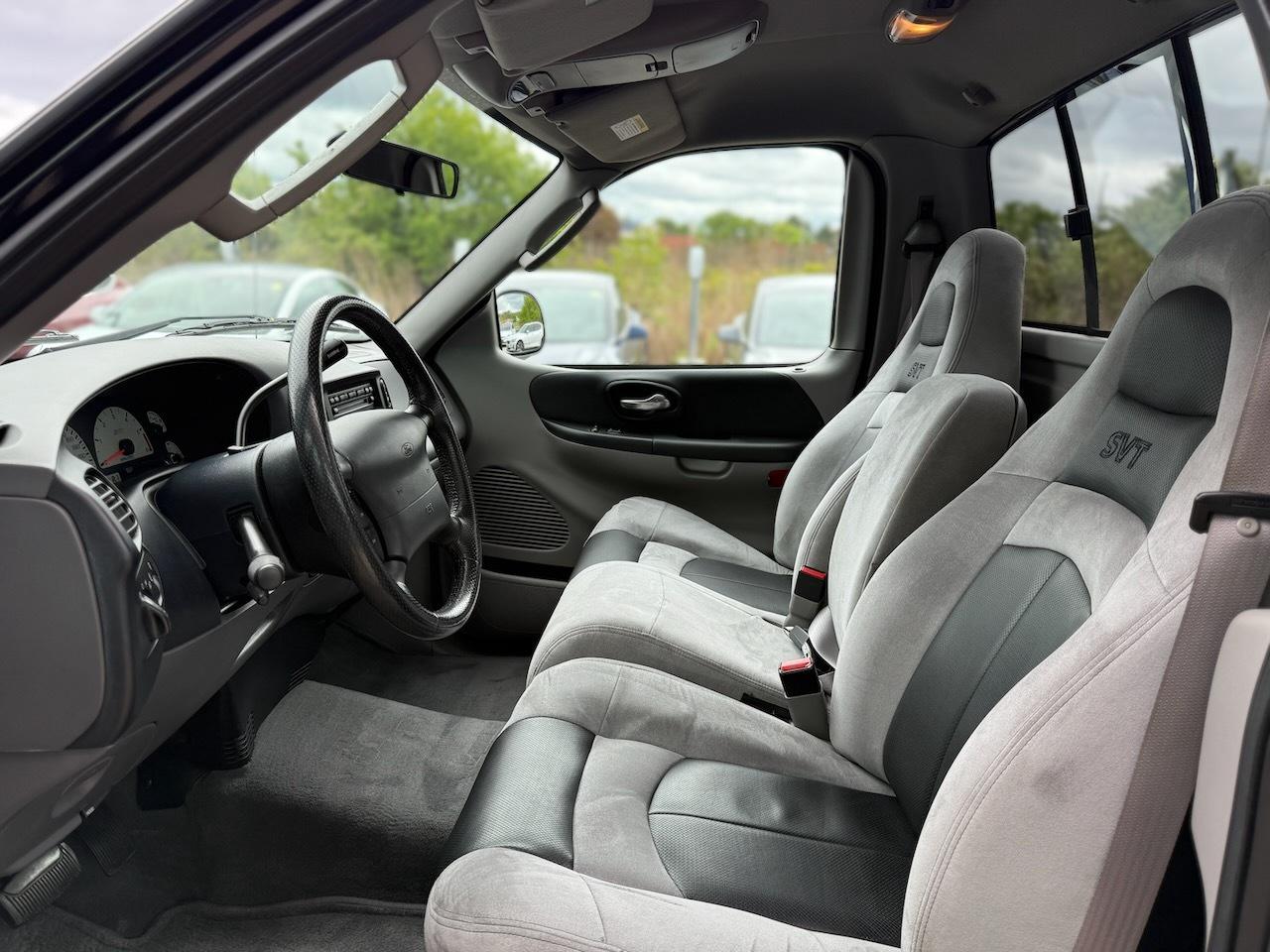 2004 Ford F-150 Flareside SVT  Lightning Photo